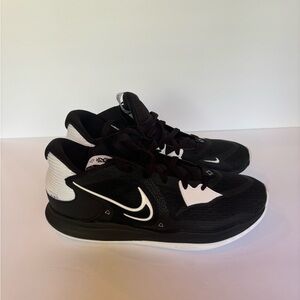 Kyrie Irving Nike volleyball basketball shoes women’s size 11